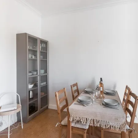 Apartman Nice Apt With Balcony At 2 Min From The Port *
