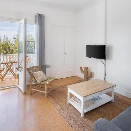 Nice Apt With Balcony At 2 Min From The Port Apartman *