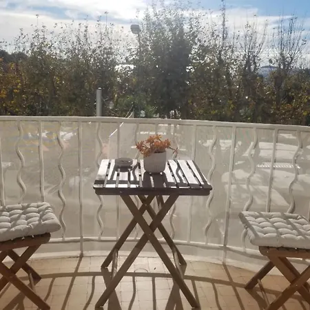 Nice Apt With Balcony At 2 Min From The Port Apartman *